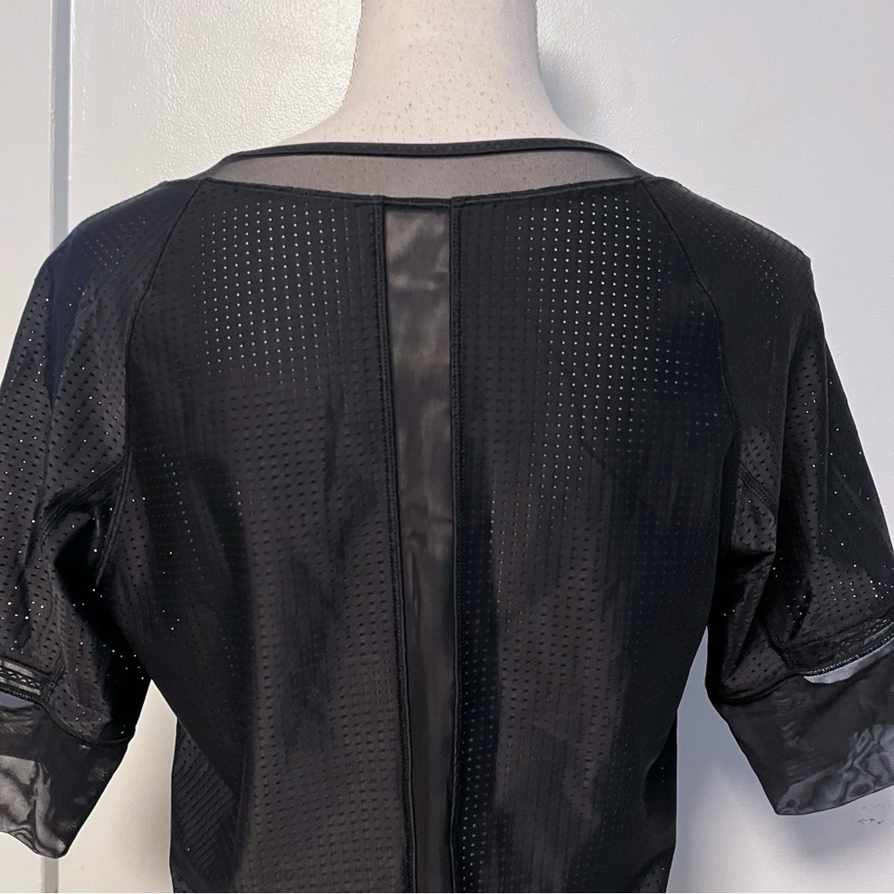 Lululemon • Var-City 1/2 Sleeve Black Mesh Jersey Top - Picture 9 of 10